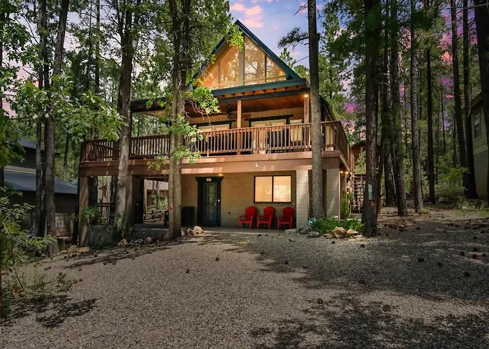 Family Getaway - Firepit Views Outdoor Fun